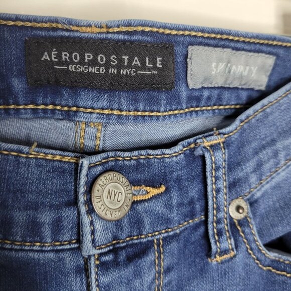 Aeropostale Women's Sz 2 Skinny Medium Wash Low Rise Distressed Blue Denim Jeans - Picture 3 of 8